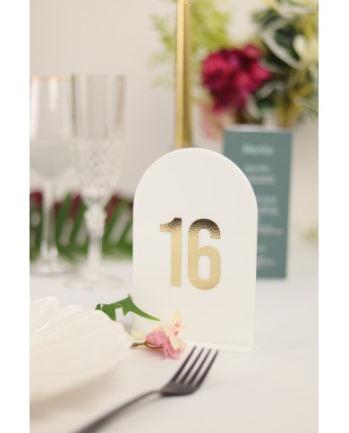 Set Numere de Masă Plexiglas Semioval Simplu, Set 20, Design Minimalist pentru Nuntă și Botez, Alb Gold