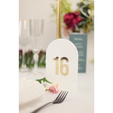 Set Numere de Masă Plexiglas Semioval Simplu, Set 20, Design Minimalist pentru Nuntă și Botez, Alb Gold
