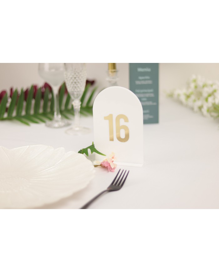 Set Numere de Masă Plexiglas Semioval Simplu, Set 20, Design Minimalist pentru Nuntă și Botez, Alb Gold